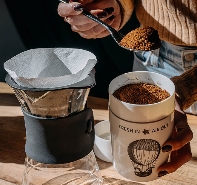 Has your home-brewed filter coffee, served in a multicolored porcelain become a favorite custom? Deja Vu, Day Dream or Aromatic filter blends, will become your favorite company at home!